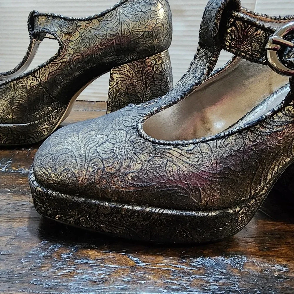 Circus by Sam Edelman Metallic Black Floral T-Strap Platform Heels